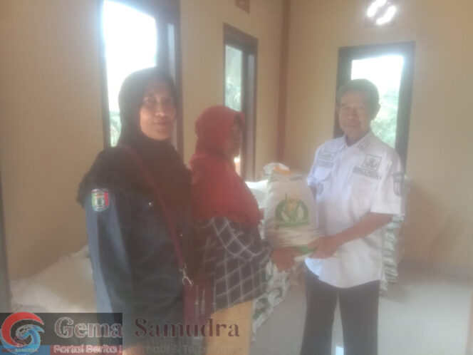 Pemerintahan Pekon Pujiharjo Bagikan Beras ke 123 KPM