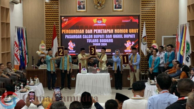 
PILKADA TULANG BAWANG, NOMOR URUT WINARTA 1, QODHAM NOMOR URUT 2, HANDAL NOMOR URUT 3
