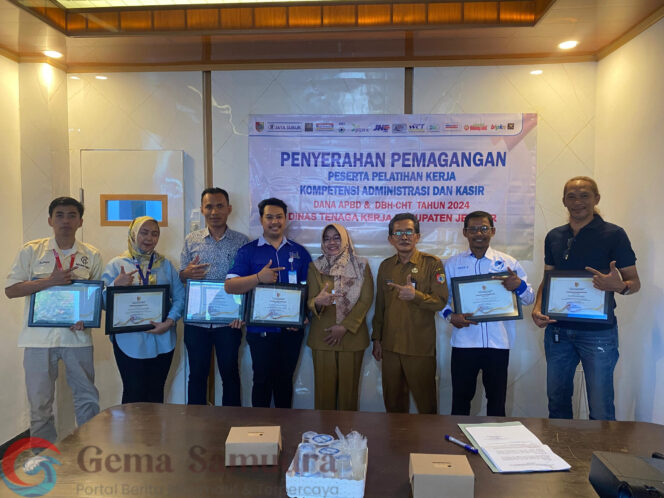 
Wujudkan Tagline Jember Kompeten, Disnaker Jember Menyerahkan 40 Orang Untuk Mengikuti Program Magang Di 32 Perusahaan.