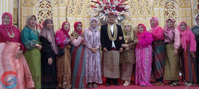 
Herlinawati Qudrotul bersama Marlina Hankam ikut serta menghadiri dan melestarikan kegiatan tradisi Miyah Damau serta Nyubuk Majeu