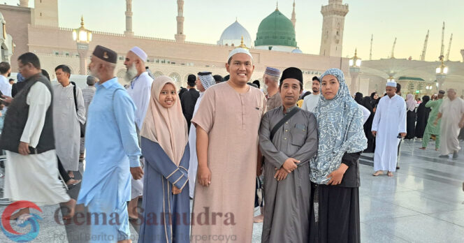 Menjalankan Ibadah Umroh Dengan Kepala Desa Nogosari Bersama Warga Desa Nogosari