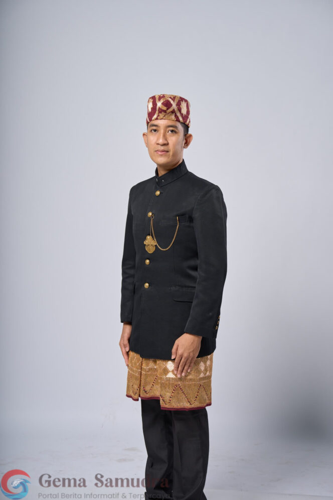 
Dosen Pendidikan Bahasa Lampung Universitas Lampung Sandika Ali, M.Pd Buat Buku Saku Permudah Mahasiswa Dalam Susun Tugas Akhir Mata Kuliah Etnografi.