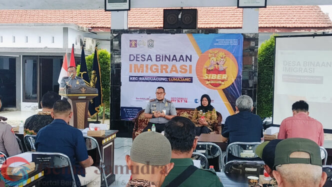 
Imigrasi Jember Gelar Sosialisasi Desa Binaan Imigrasi di Kecamatan Randuagung Kabupaten Lumajang, Fokuskan Isu PMI