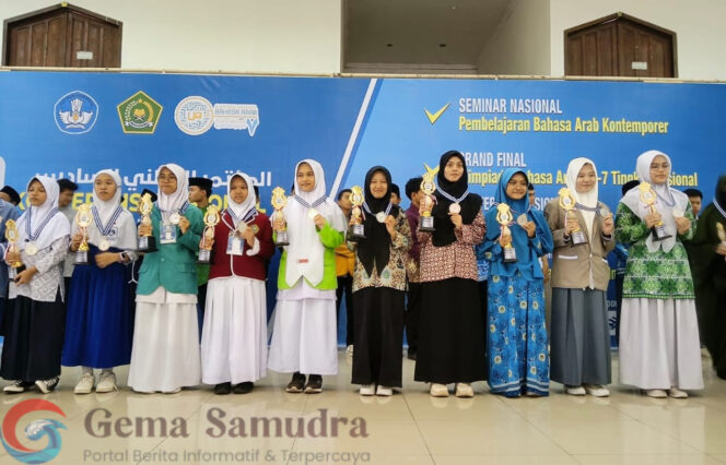 
Siswi MAS Nurul Huda Pringsewu Sabet Medali Perak di Olimpiade Bahasa Arab Tingkat Nasional