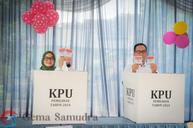 
Ela Siti Nuryamah Dan Suami Pilih Di TPS 01 Sidorejo Lamtim