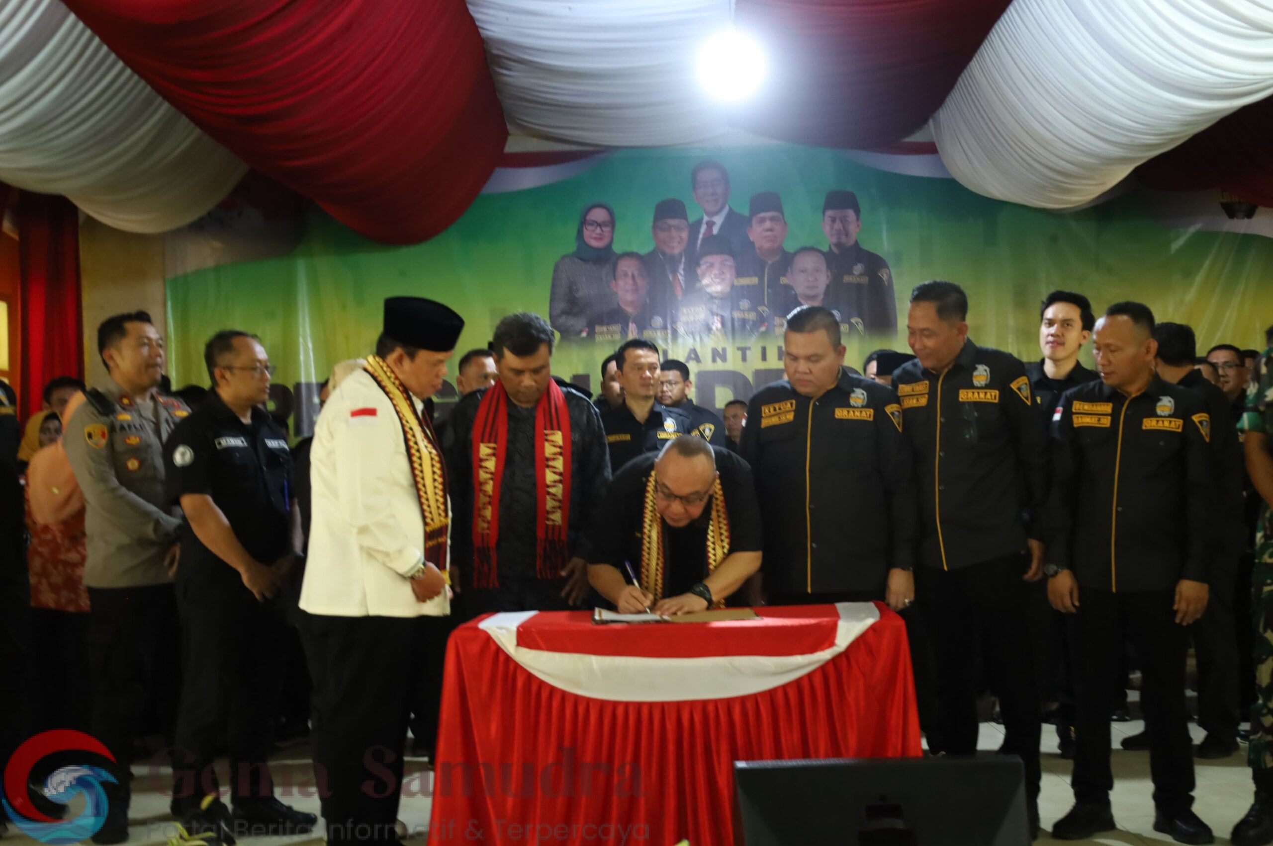 Foto, Penandatanganan