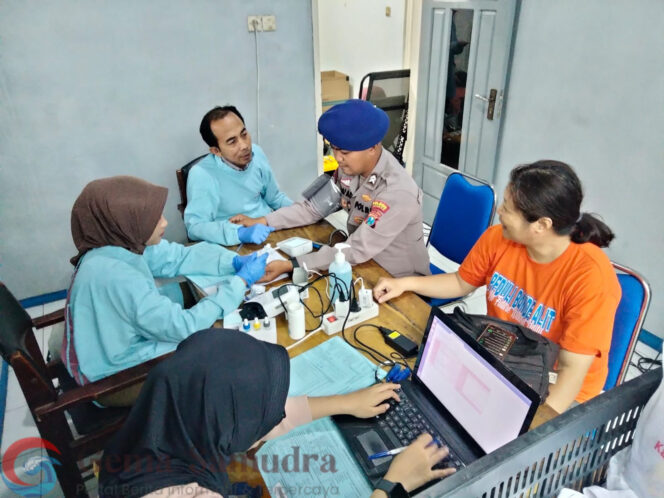 DALAM RANGKA HUT ARMADA RI TAHUN 2024 LANAL BANYUWANGI GELAR DONOR DARAH