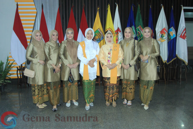 
Hanita Firsada Terima Dua Penghargaan Bergengsi di Puncak PHI Ke-96 Lampung