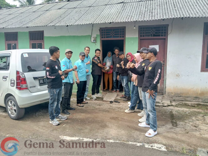 
Pekat IB Kota Metro Bersama GMDM Kota Metro Berbagi Sembako