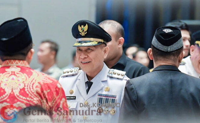 
Usai Dilantik, Bupati Terpilih Qudrotul Ikhwan Melaksanakan Serah Terima Jabatan