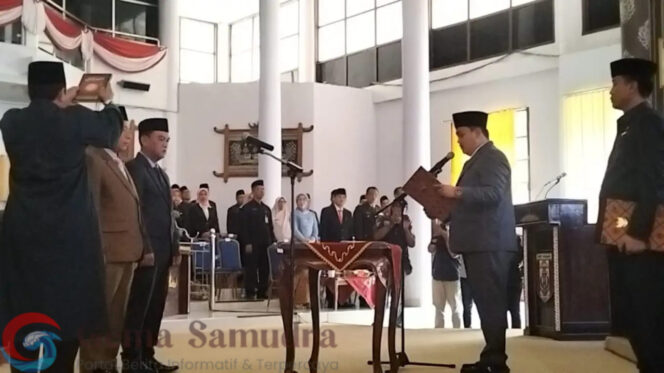 
Ketua Rial Kalbadi Lantik Eliyas Usman dan Haprani PAW Anggota DPRD Way Kanan