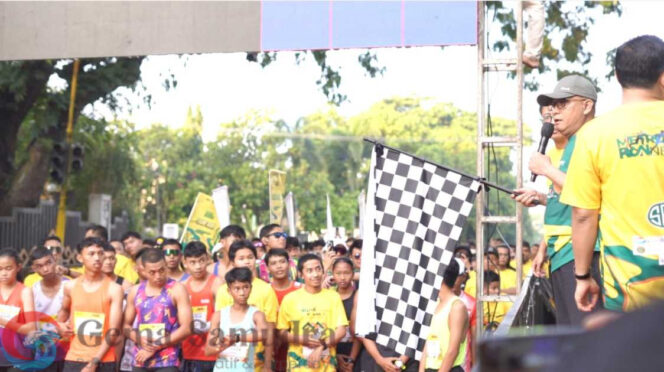 Wakil Wali Kota Metro Lepas 725 Peserta Runniversary Ruang 144 Singing Class 2025 di Taman Merdeka