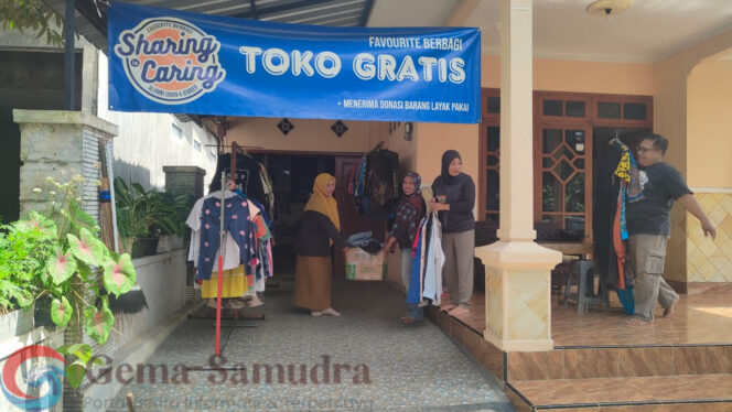 
Alumni SMAN 4 Jember Membuat Toko Gratis untuk masyarakat Kurang Mampu Sebagai Bentuk Inisiatif Berbagi
