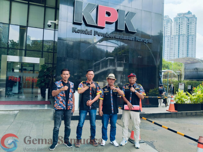 
LSM GMBI DISTRIK WAY KANAN MENYAMBANGI KPK KEJAKSAAN AGUNG RI DAN MABES POLRI