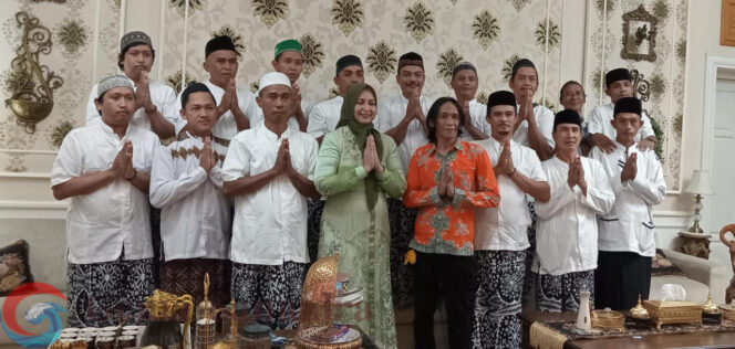 
Dr.Faida MMR Mengadakan Open House Sebagai Tradisi Tahunan setiap Idul Fitri