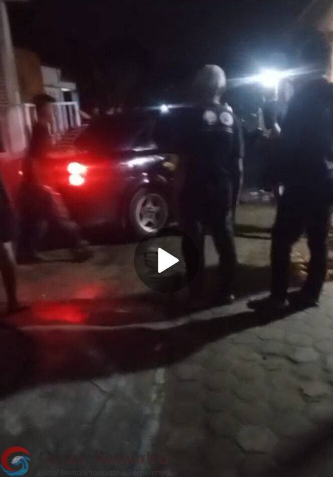 
Diduga Selingkuh, Oknum Pejabat BKPSDM Lampung Tengah Digerebek Dirumah Guru SD Pringsewu