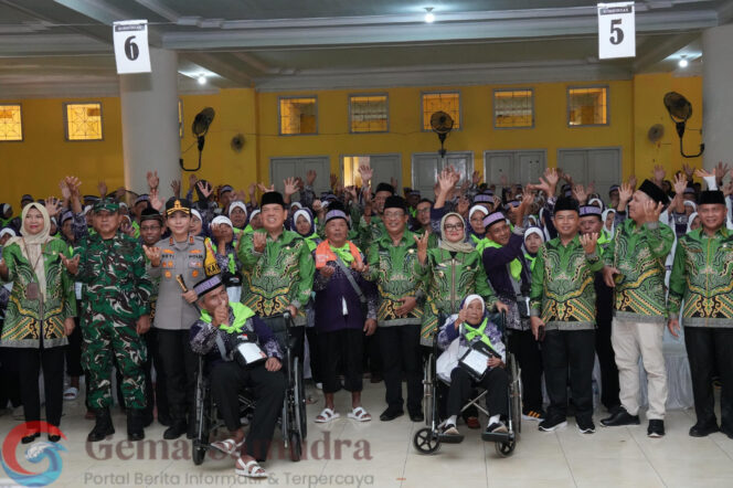 Isak Tangis Warnai Pelepasan Jemaah Haji Lampung Timur di Islamic Center
