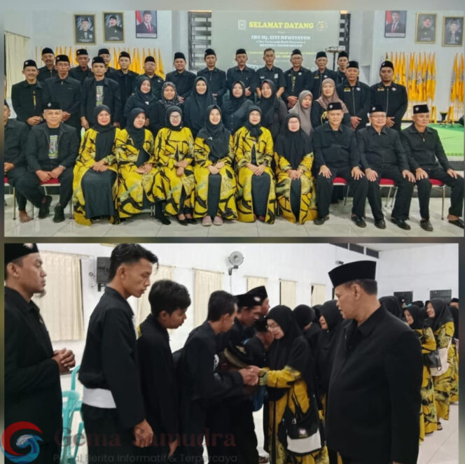 
PSHT cabang Jember Menyambut Kehadiran Hj.Siti Rowiyatun dengan Lantunan Sholawat.