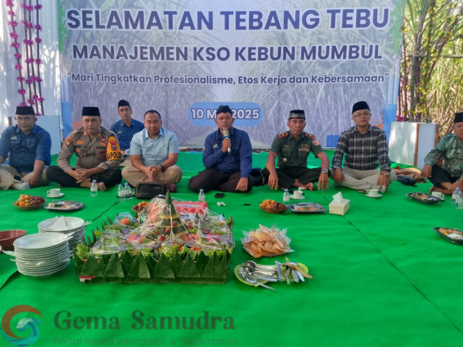 
SebelumTebang Tebu Kebun Mumbul, Melaksanakan Selamatan.