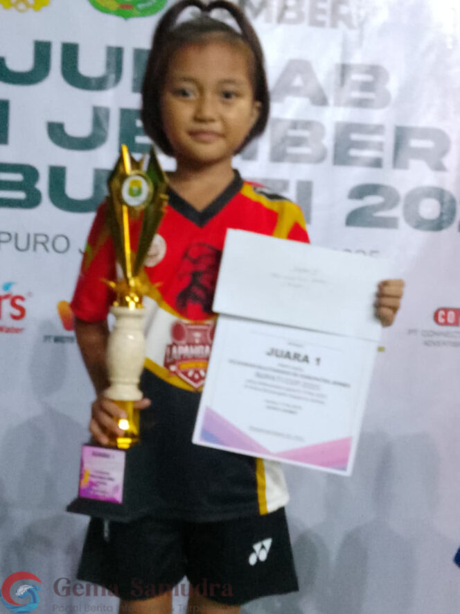 
Lashira Najwa Shifa Anida Mendapatkan Piala Bulu Tangkis Juara 1 Kejurkab Jember 2025.