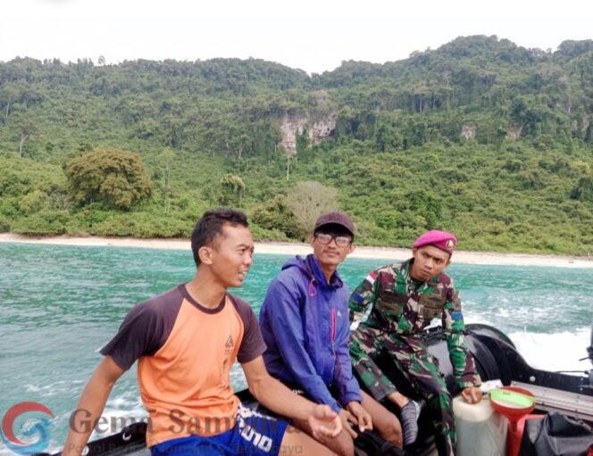 
2 Orang yang Terdampar di Pulau Nusa Barong Puger Berhasil diselamatkan Satgas Marinir
