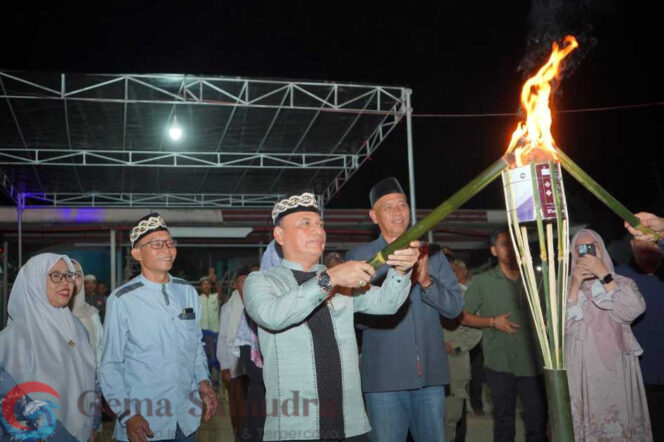 
Walikota Metro dan Wakil Walikota Metro apresiasi Pawai Malam Takbir di Margorejo