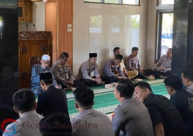 
Jelang 40 Hari Wafat Tiga Prajurit Bhayangkara Sejati, Polres Way Kanan Kembali Gelar Doa Bersama