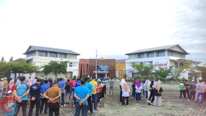 
Plt. Bupati Ayu Asalasiyah Pimpin Apel Pagi di Lingkungan Pemkab Way Kanan