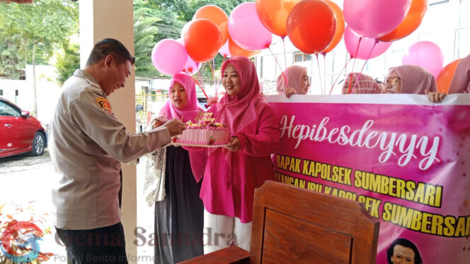 
AKP Suhartanto S.H M. Kapolsek Sumbersari Memperingati Ulang tahun Yang Ke 50 dengan Tasyakuran dan Santunan Anak yatim