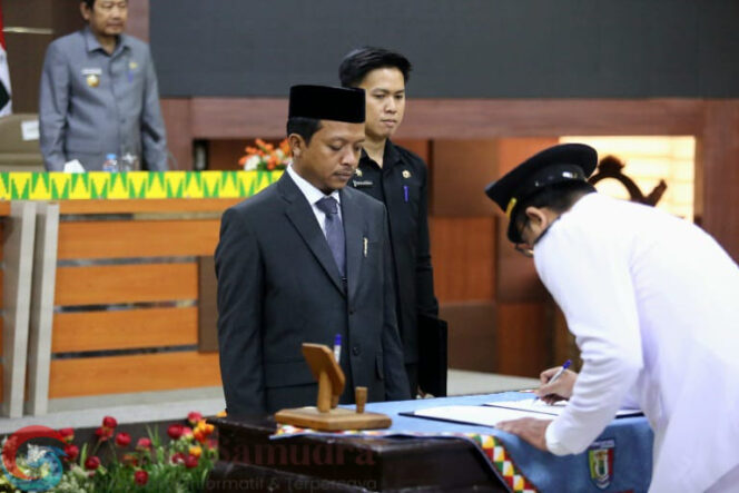 
Mutasi Pejabat di Pringsewu  Picu Sorotan, ASN Pertanyakan Promosi Kilat Atika Kurniawati