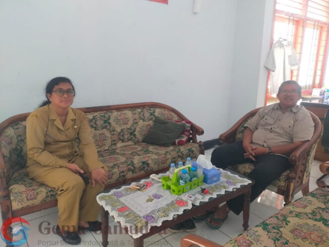 
Puluhan Truk Sampah Plat Merah Milk Dinas Lingkungan Hidup STNK Berakhir Masa Berlakunya.