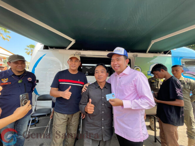 Saat Milad Ke 22 Perpenca Dukcapil Mengadakan on the spot di Alun Alun Jember