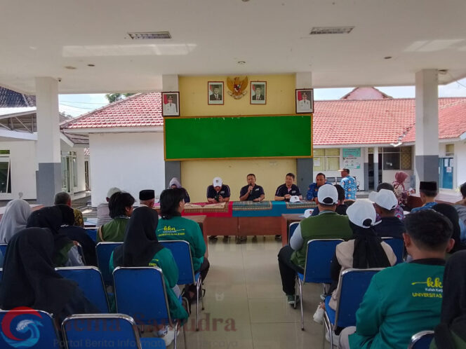 Dukung Program Strategis Digitalisasi UMKM Desa, Camat Sukorambi Sambut Hangat Mahasiswa KKN Kolaboratif.