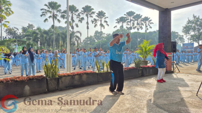 
Meriahkan Hari Anak Nasional 2025 SMKN 5 Jember Menggelar Senam Bersama 