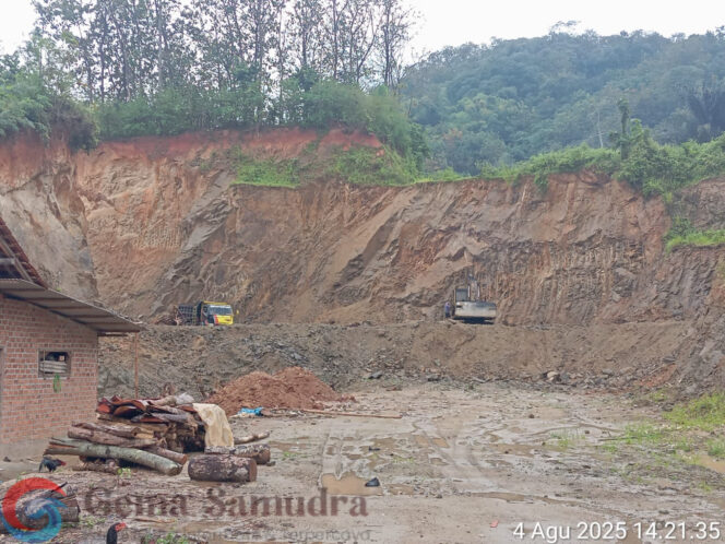 
Warga Saribumi Pringsewu Geram, Tambang Ilegal Diduga Jadi Biang Banjir dan Rusaknya Jalan Aspal