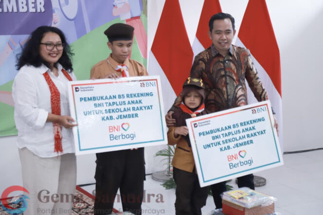 
Gus Bupati Memberikan Nasehat Pada Siswa SRT 6 Jember yang Homesick