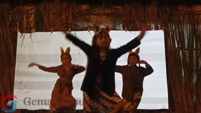 
Kampung Jadul Jember Penuhi Rindu Masa Lalu Menggelar Fashion Show Jadul di desa Keting.