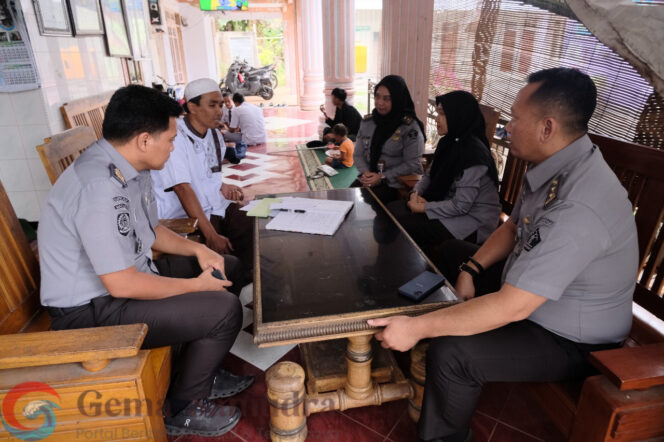 
Sebagai wujud kepedulian kepada Masyarakat Kantor Imigrasi Kelas I Jember melaksanakan Kegiatan Bakti Sosial