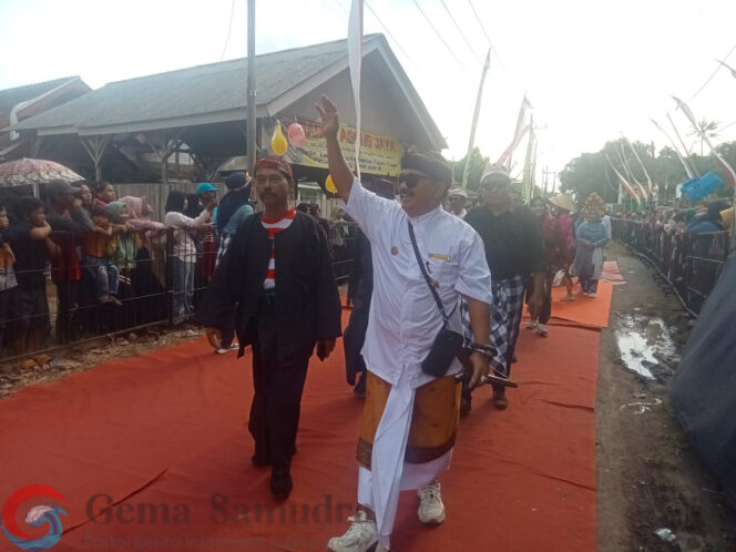 
Pemdes Mangaran kecamatan Ajung kabupaten Jember melaksanakan karnaval Umum dengan Tema Budaya Nusantara 