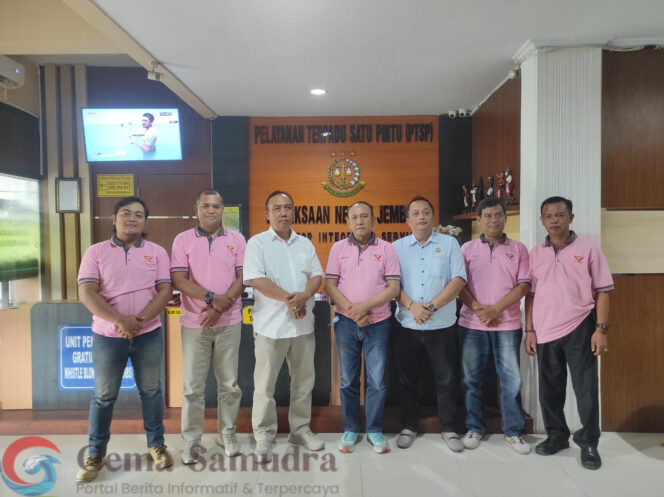 
Sebagai Bentuk Sinergi, GWI Jember Mempernalkan Diri kepada Kejari Jember.