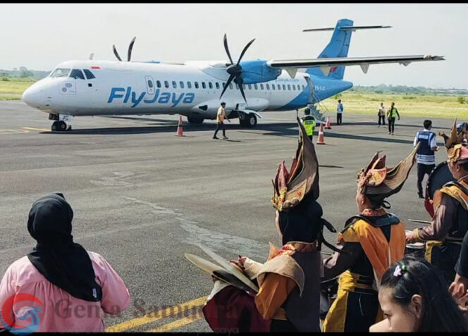 
Penerbangan Perdana Rute Jember – Jakarta, Halim Fly Jaya di Bandara Notohadinegara