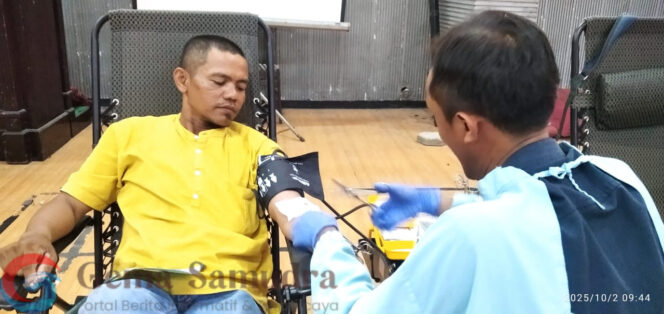
KSR PMI Unit UNIPAR Jember: Dosen, Mahasiswa dan Karyawan Kompak Donor Darah Sukarela.