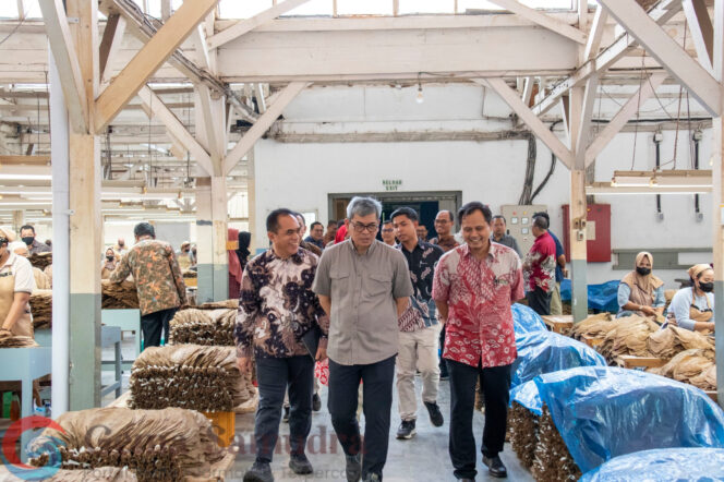 
Direktur Keuangan PTPN I Melakukan Kunjungan Untuk Tingkatkan Semangat dan Optimisme di Kebun Tembakau Regional 5