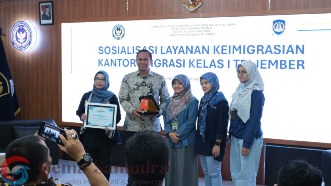 
Mahasiswa FISIP UNEJ Kunjungi Kantor Imigrasi Jember untuk Pelajari Dokumen Keimigrasian