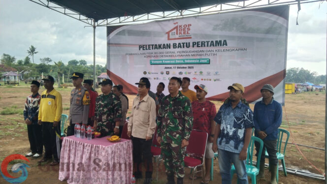 
Tugusari Jadi Salah Satu Titik Simbolis, Muspika Bangsalsari Sukses Ikuti Vicon Nasional Koperasi Merah Putih