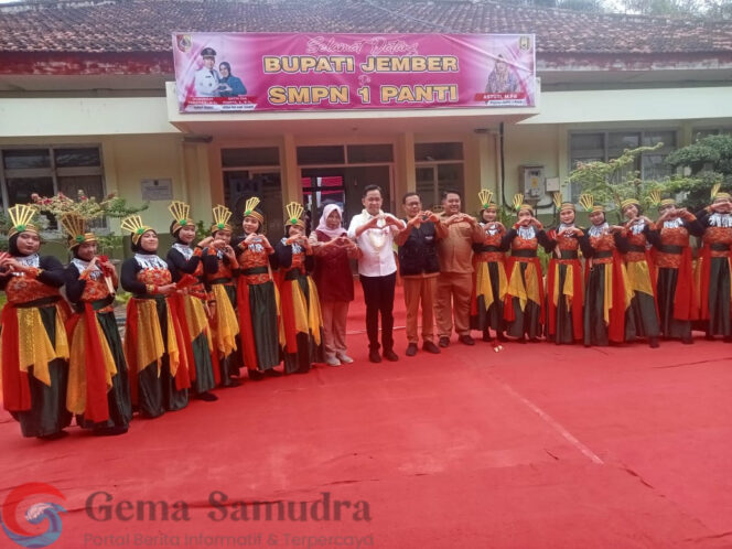 Bupati Jember Gus Fawaid Sosialisasi ramah anak SMP negeri 1 Panti kabupaten Jember.