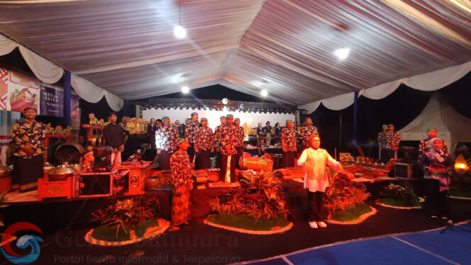 
Disbudpar Jatim Bersama DPRD Jatim Gelar Wayang Kulit di Umbulsari, Perkuat Upaya Pelestarian Seni Daerah