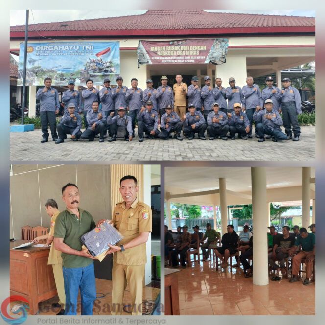 
Pemdes Pancakarya Salurkan Seragam dan Sepatu untuk 36 Anggota Linmas