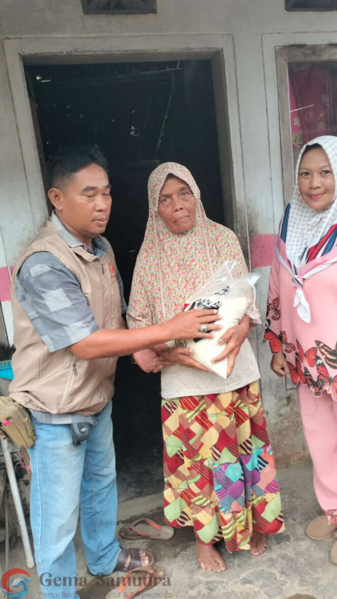 
GWI Cabang Jember Salurkan 30 Paket Beras kepada Masyarakat Dhuafa secara Door to Door di Desa Pancakarya