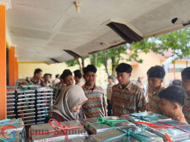 
SMAN 3 Jember Terima Program Makan Bergizi Gratis(MBG) yang Perdana 